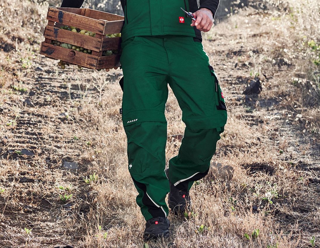Odevy: SÚPRAVA: nohavice e.s.motion + šortky + osuška + zelená/čierna 1