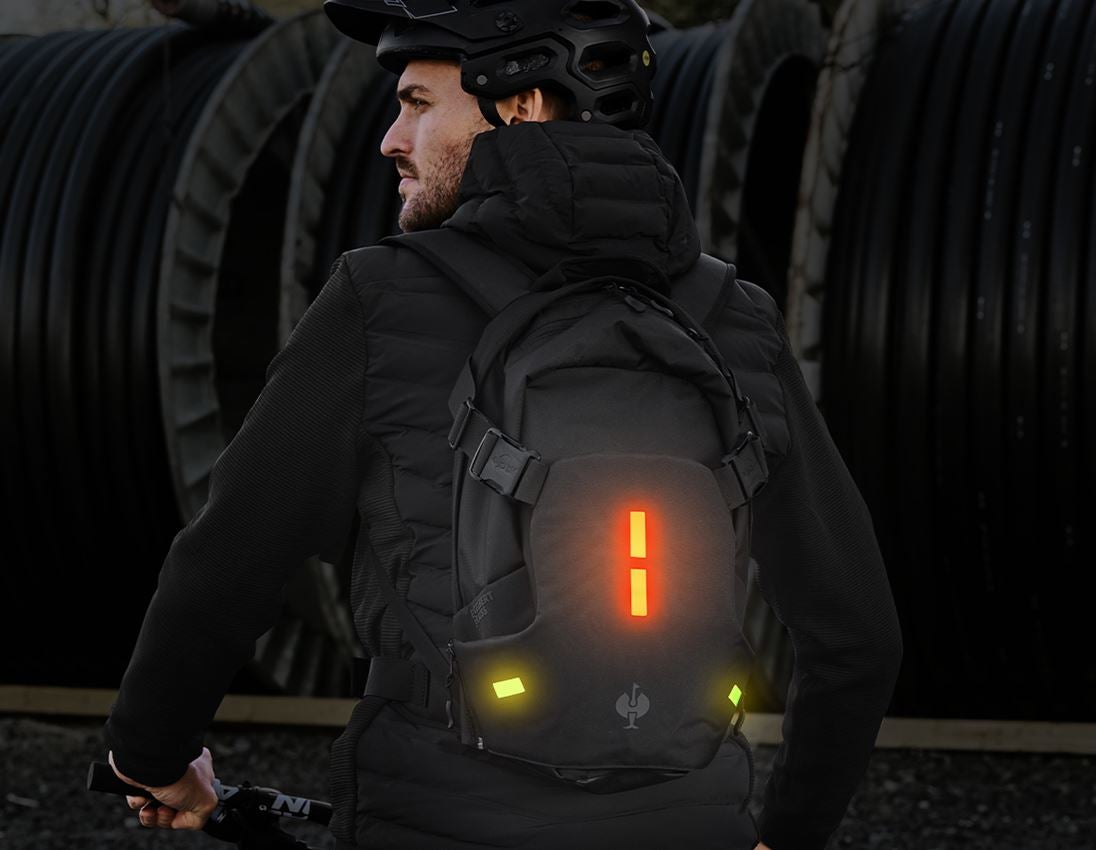 Doplnky: e.s. OLED Backpack + čierna